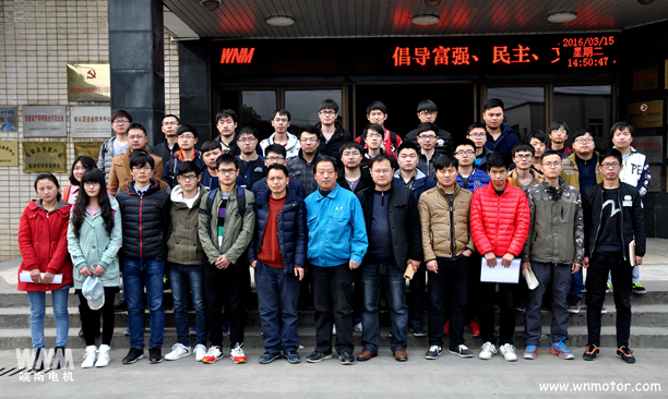 安工大在公司作畢業(yè)設(shè)計(jì)，在皖南電機(jī)合影留念